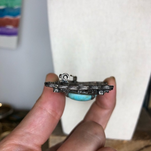 Vintage Filigree Victorian Style Brooch with Glass Cabochon - Picture 5 of 5